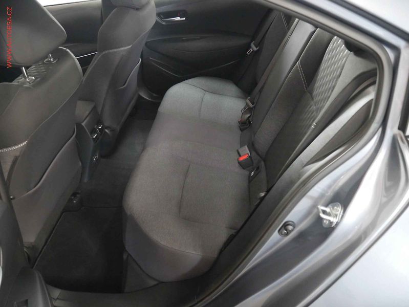 Toyota Corolla (2024) 1.5, 2.maj,ČR, AC, park. - fotka 10 z 20