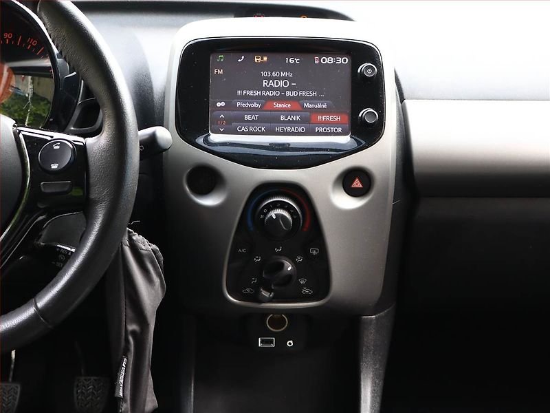 Toyota Corolla (2021) Style 2.0 Hybrid, Automat, ČR - fotka 9 z 13