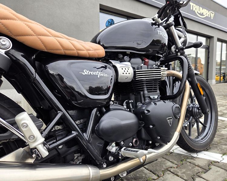 Triumph Street Twin (2017) 900 + brašny - fotka 10 z 17