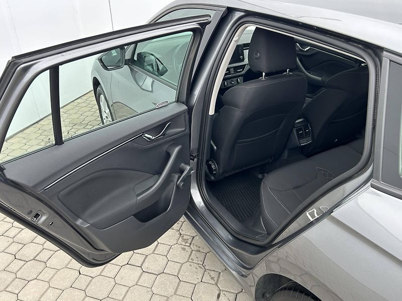 Škoda Scala Ambition 6MP 1,0TSI - fotka 7 z 23