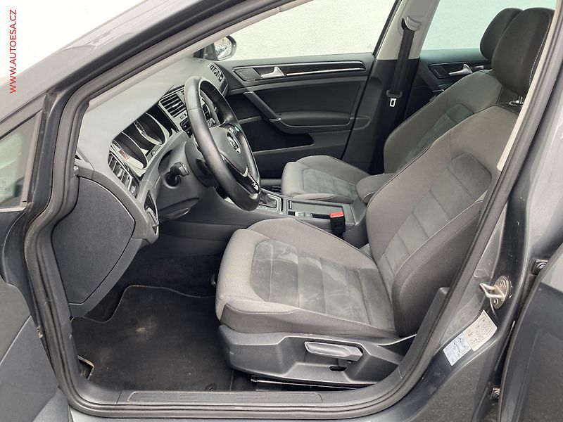 Volkswagen Golf (2018) 2.0 TDi, Highline, DSG, LED - fotka 9 z 19