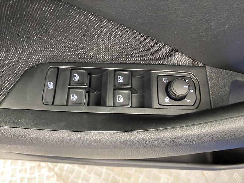 Škoda Kamiq 1,0 TSI 85kW Top Selection - fotka 20 z 30