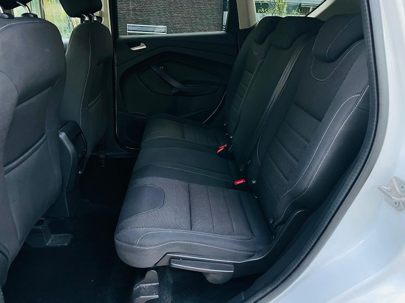 Ford Kuga 2.0TDCi 4x4 MAN SERVISKA TAŽNÉ - fotka 28 z 42