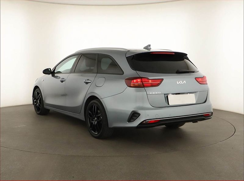 Kia Ceed (2022) 1.5 T-GDI, ČR,1.maj - fotka 4 z 14