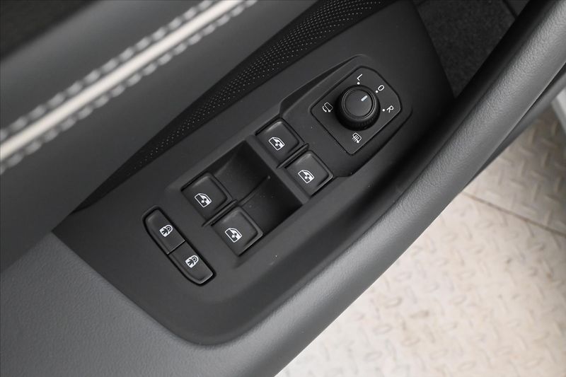 Volkswagen Passat 2,0 TDI 110kW DSG Business Zár - fotka 27 z 32