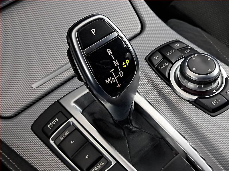 BMW Řada 5 (2011) M Paket 530d xDrive, 4X4 - fotka 13 z 23