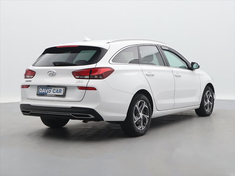 Hyundai i30 1,6 CRDi 85kW Aut. Style CZ - fotka 7 z 36