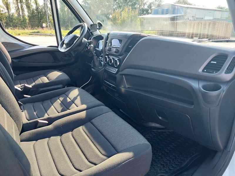 Iveco Ostatní 35S18 L4H2 Pojízdná dílna - fotka 23 z 42