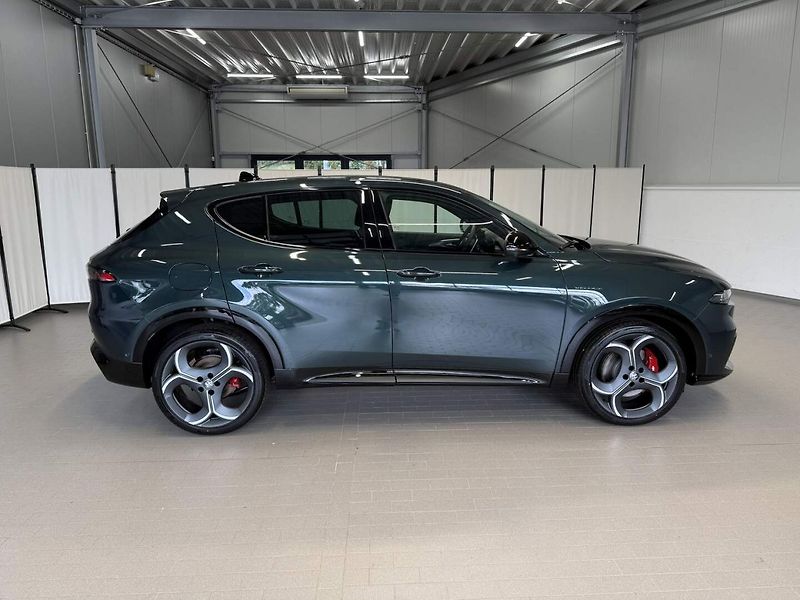 Alfa Romeo Tonale (2026) Veloce 1.5 Turbo Ibrida 175 TC - fotka 5 z 24