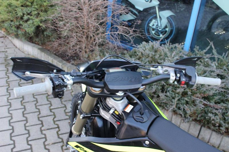 Fantic XE 125 (2024) 2024  ENDURO 125  2T VČ HOMOLO - fotka 5 z 7
