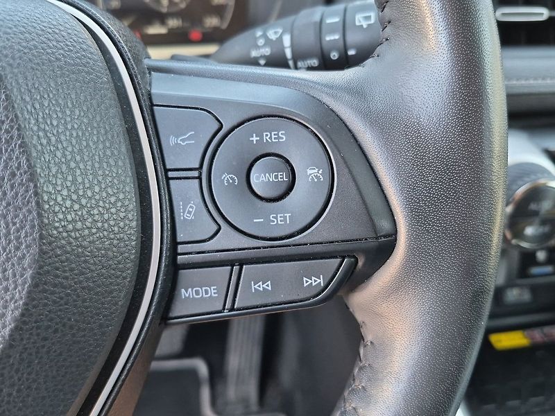 Toyota RAV4 Executive 2,5 Hybrid e-CVT 4WD - fotka 16 z 30