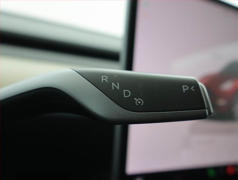 Tesla Model Y (2022) RWD LFP 60kWh, SoH 92% - fotka 13 z 20