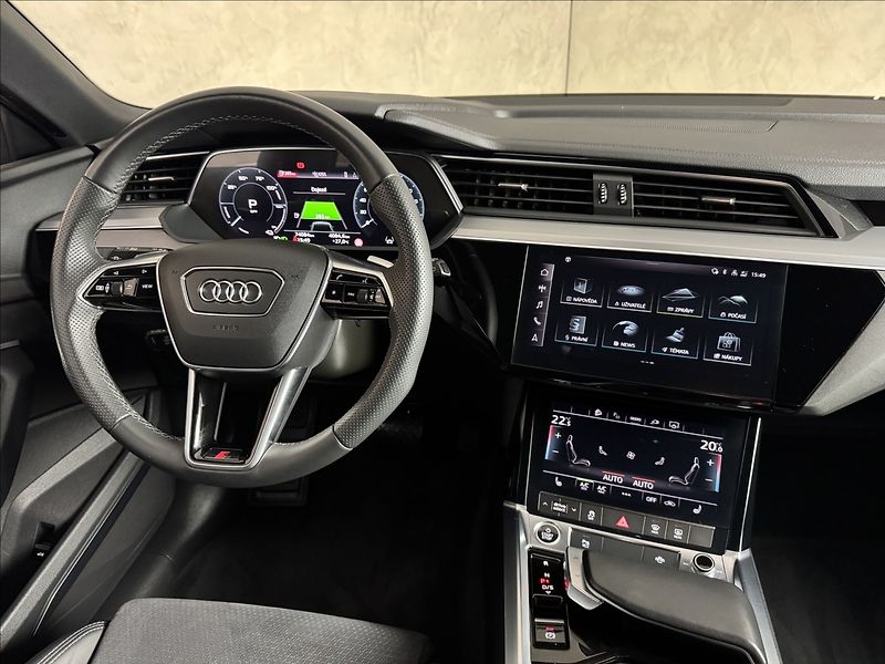 Audi e-tron 300kW S-Line exclusive - fotka 20 z 47