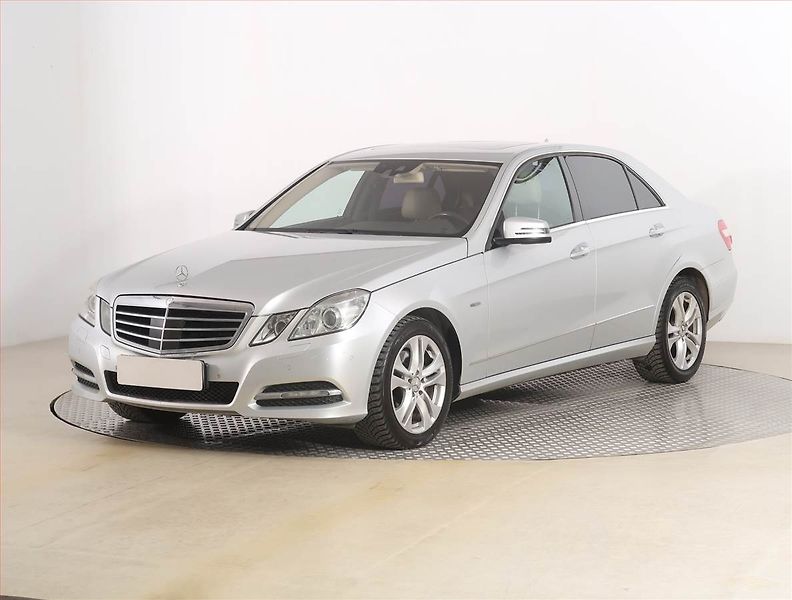 Mercedes-Benz Třídy E (2012) E 350 CDI 4MATIC, 4X4 - fotka 2 z 23