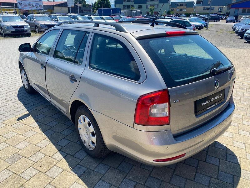 Škoda Octavia (2009) KOMBI 1.6 MPi - fotka 5 z 31