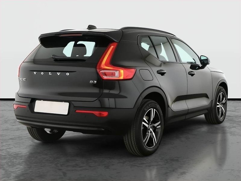 Volvo XC40 (2026) B3 - fotka 5 z 23