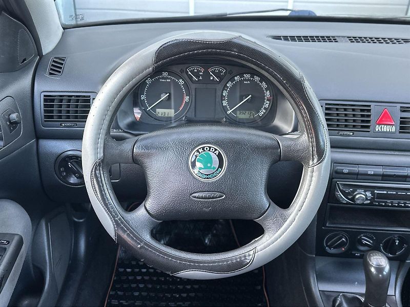 Škoda Octavia (2008) Combi 1.9 TDI Tour - fotka 6 z 24