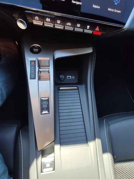 Peugeot 408 (2026) GT PLUG-IN HYBRID 240k AUT 7  - fotka 31 z 35
