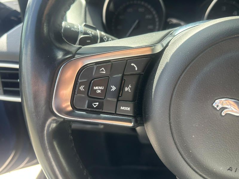 Jaguar XE (2016) 2.0D, 120KW, R SPORT - fotka 16 z 27