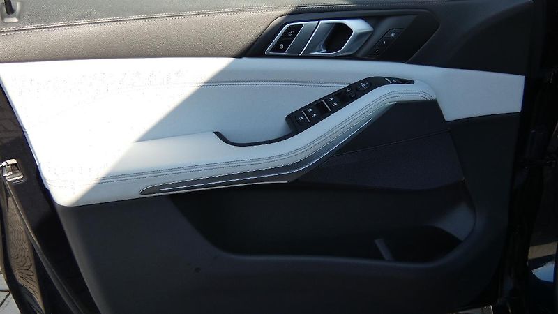BMW X5 xDrive 40i M Sport - fotka 8 z 22