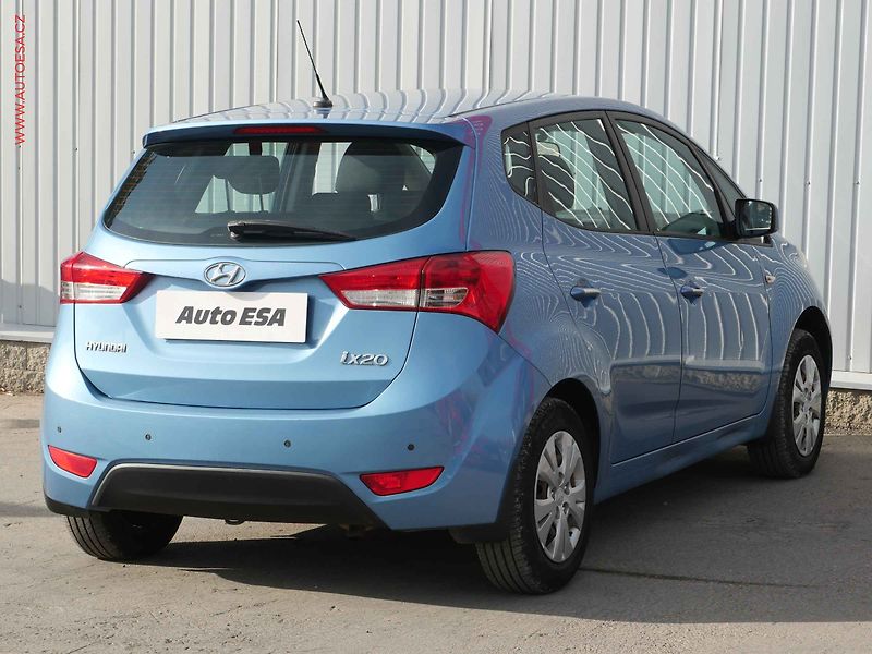 Hyundai ix20 (2012) 1.4i, ČR, AC, park.asist - fotka 4 z 17