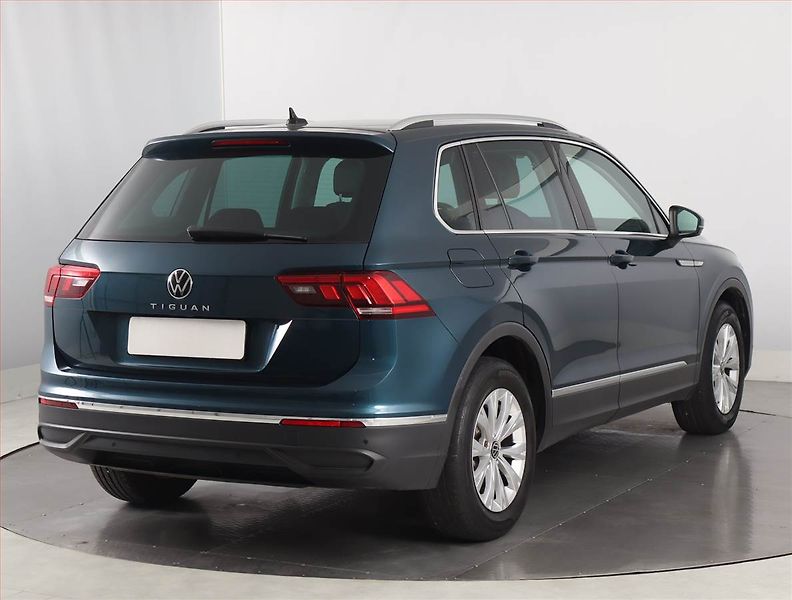 Volkswagen Tiguan (2022) Elegance 1.5 TSI - fotka 5 z 19