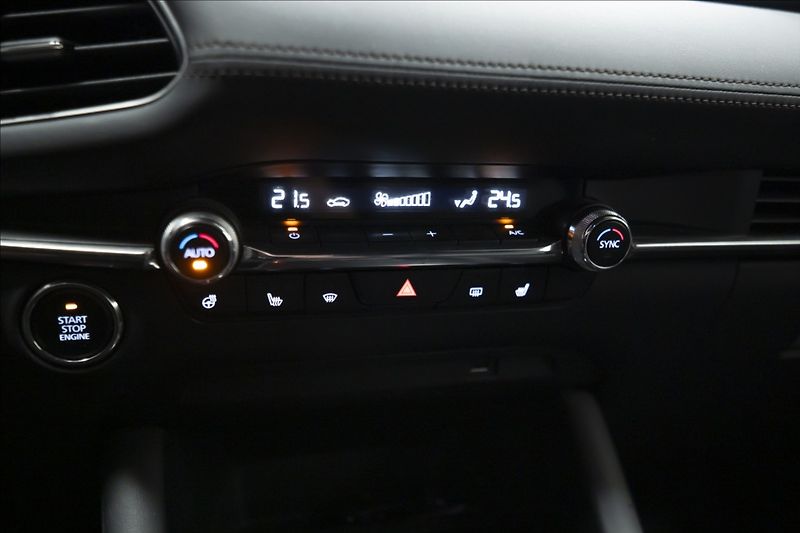 Mazda 3 2,0 e-SKYACTIV-X AT NAV KAMERA - fotka 26 z 43