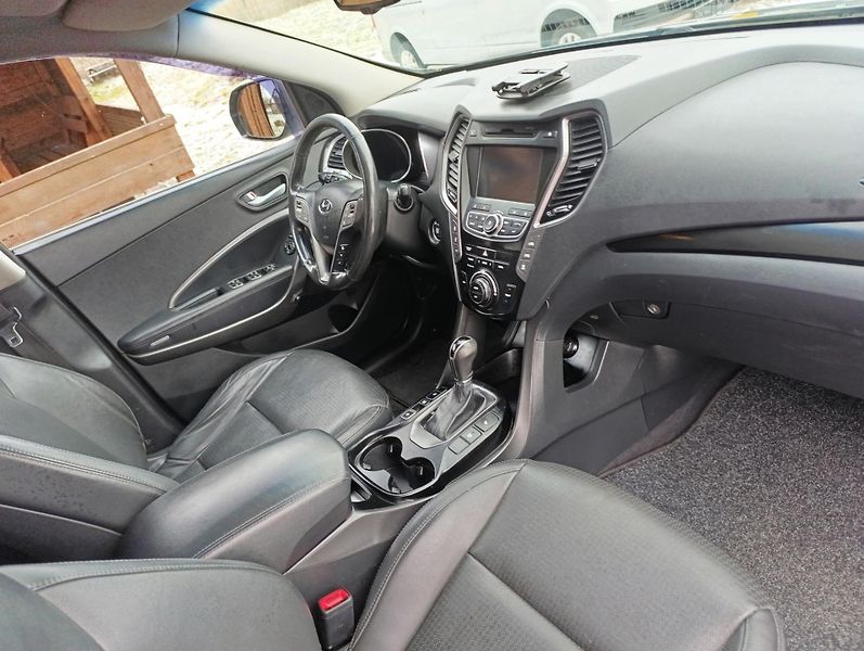 Hyundai Grand Santa Fe (2015) 2.2 CRDi 4x4 6míst tažné - fotka 14 z 20
