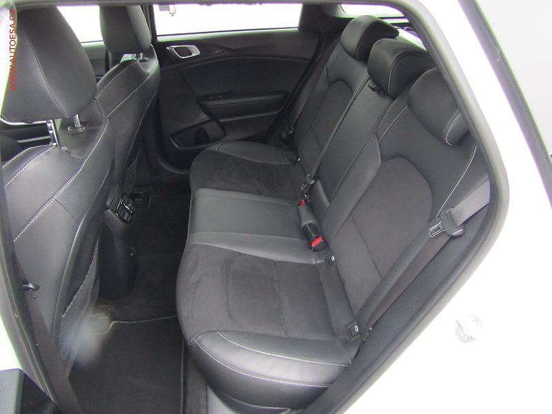 Kia Ceed (2022) 1.5 T-GDi, ČR, GT Line, AT - fotka 10 z 22