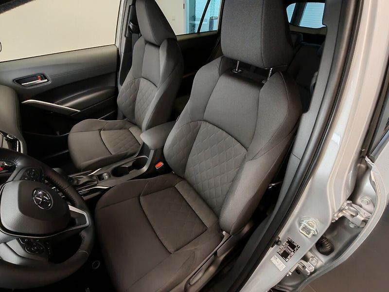 Toyota Corolla Cross 2.0 Hybrid Style Tech - fotka 10 z 19