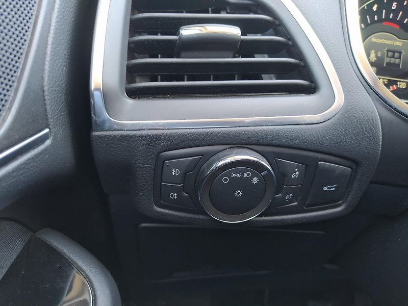 Ford S-MAX (2022) 2.0 EcoBlue 110kW/150k Titaniu - fotka 17 z 20