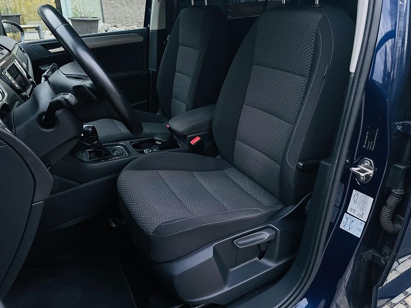 Volkswagen Touran 1.6TDI AUT SERVISKA 7MÍST LED  - fotka 27 z 42