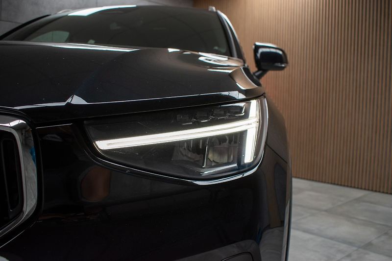 Volvo XC40 B4 CORE*145KW*ACC*ČR*DPH*1.MAJ - fotka 44 z 46