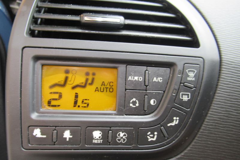 Citroën C4 Picasso 1.6 HDi AUT. KLIMA TAŽNÉ - fotka 12 z 21