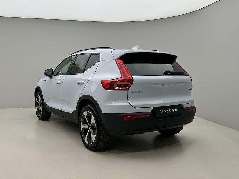 Volvo XC40 B3 DARK PLUS AUT CZ  - fotka 11 z 42