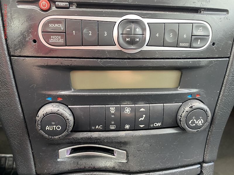 Renault Laguna (2005) 2.0 16V, AC, park.čidla - fotka 13 z 14