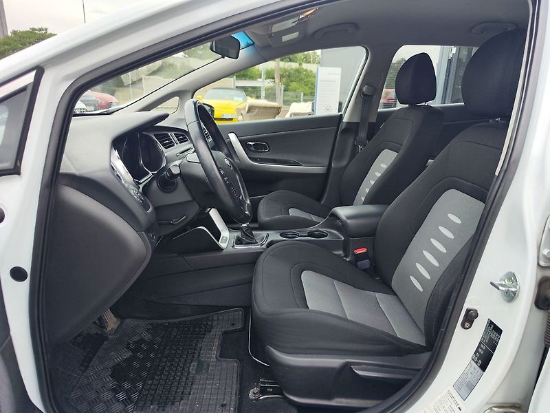 Kia Ceed 1.4 CVVT/73kW servisováno - fotka 13 z 28