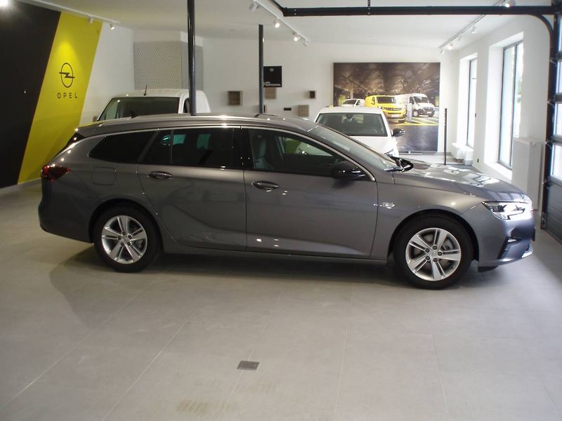 Opel Insignia Elegance Sports Tourer F 2.0 D - fotka 4 z 21