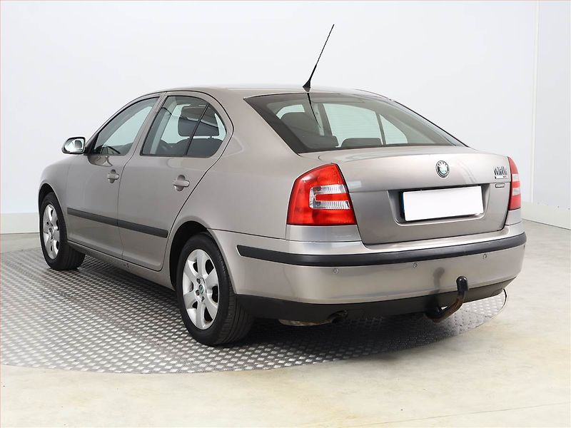 Škoda Octavia (2008) Elegance 1.6, Xenony, Tempomat - fotka 4 z 14