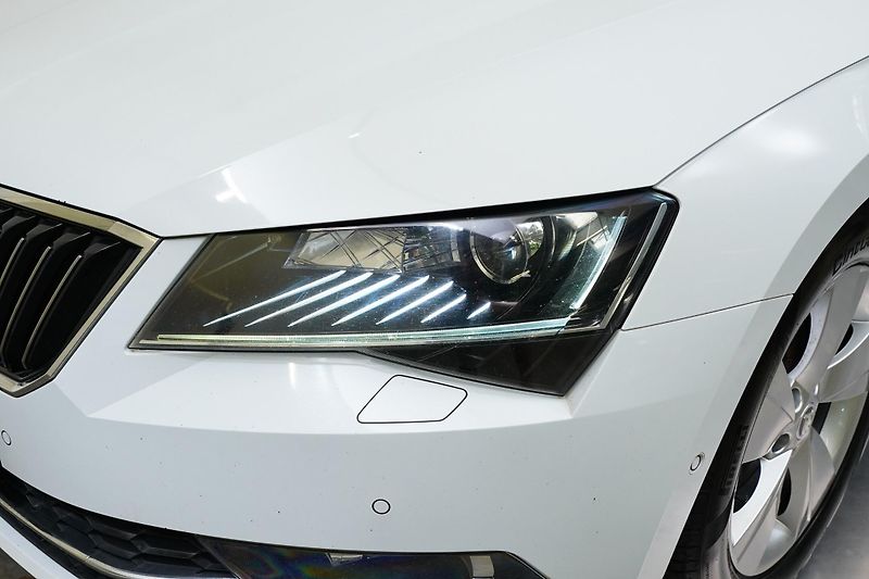Škoda Superb - fotka 9 z 29
