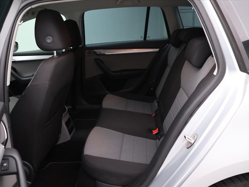 Škoda Octavia 2,0 TDI 110kW DSG Navi DPH - fotka 13 z 26