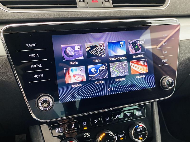 Škoda Superb 2,0 TDI 110kW Ambition - fotka 17 z 24
