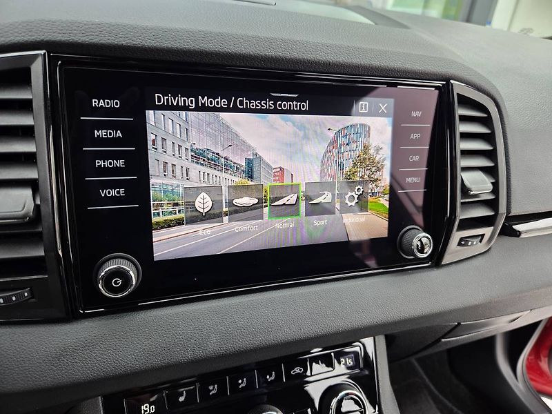 Škoda Karoq Sportline 1.5 TSI DSG tažné - fotka 34 z 45