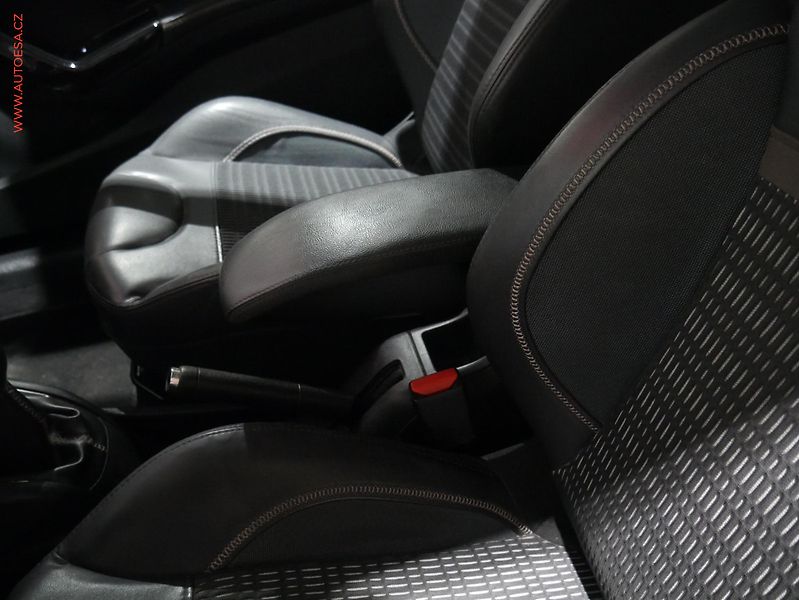 Peugeot 208 (2014) 1.6 VTi, Allure - fotka 15 z 15