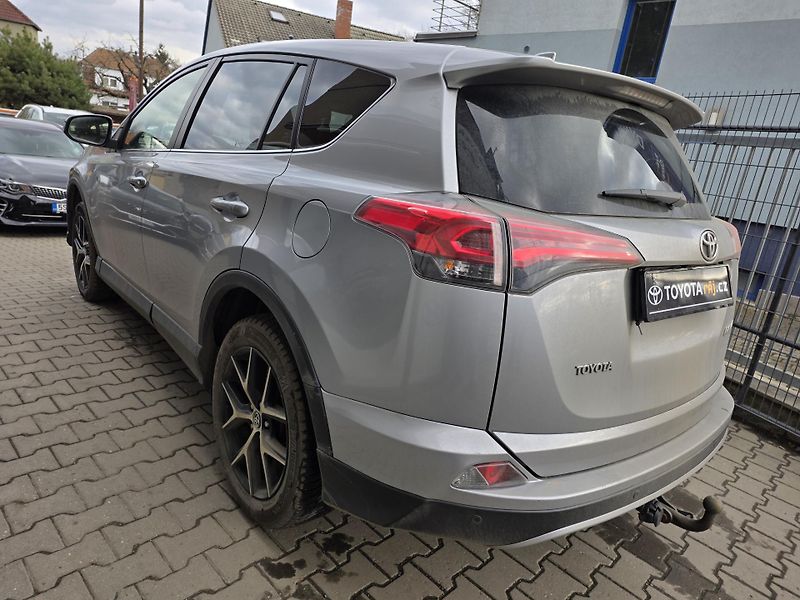 Toyota RAV4 2.0-1.MAJITEL-TAŽNÉ-KAMERA - fotka 9 z 12