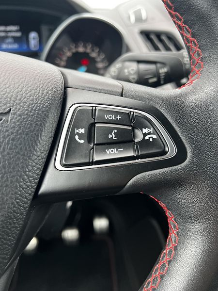 Ford Kuga 1.5 EcoBoost ST Line TZ  - fotka 11 z 16