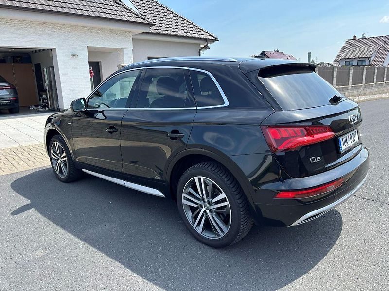 Audi Q5 (2019) 40 TDI quattro S line  - fotka 2 z 19