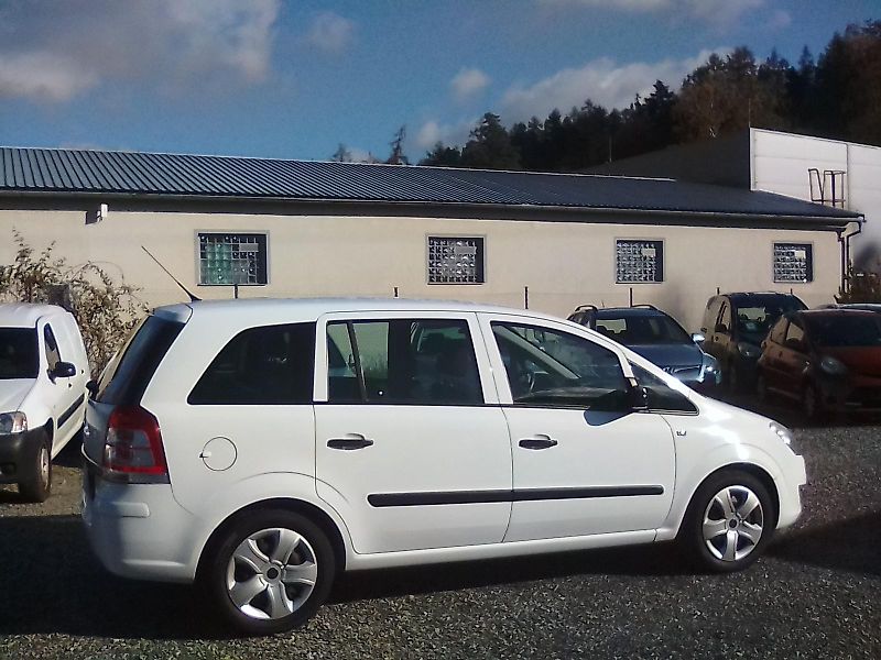 Opel Zafira (2009) 1.6i 16V, 7míst, 2.majitel - fotka 4 z 29