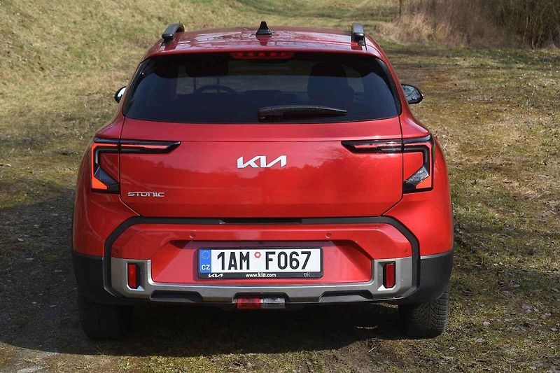 Kia Stonic je dostupné a dobře jezdící malé rodinné auto.