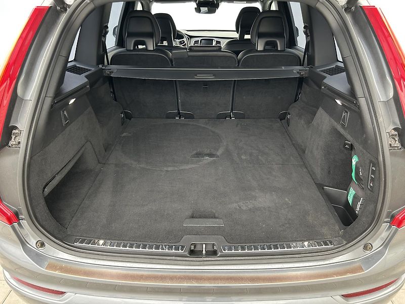 Volvo XC90 2.0 D5 4x4 Mommentum PRO - fotka 27 z 29
